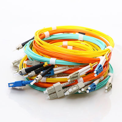 سلك تصحيح الألياف أحادية الوضع FC APC ، سلك توصيل الألياف الضوئية FTTH