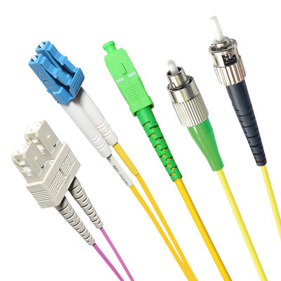 مجموعة كبلات الألياف G652D ، سلك تصحيح الألياف البصرية SM UPC APC لشبكة الكيبل التلفزيوني