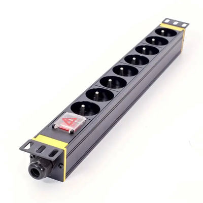 تخصيص 8 Way PDU Rack Mount Socket مع مادة مقاومة للهب عالية